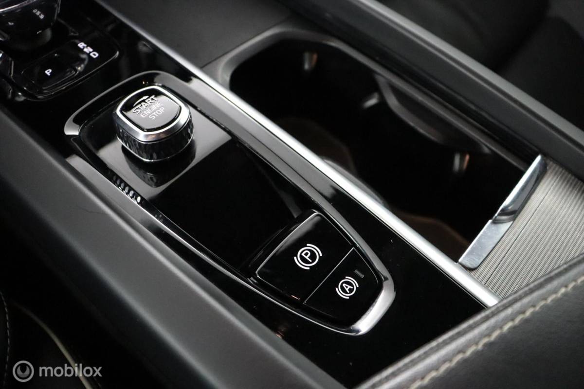 Volvo V60 Volvo V60 2.0 B4 Plus Dark | Adaptive Cruise | BLISS | 360 Camera | Verwarmbare voorstoelen stuurwiel & Voorruit | Privacy Glass | Contour stoelen