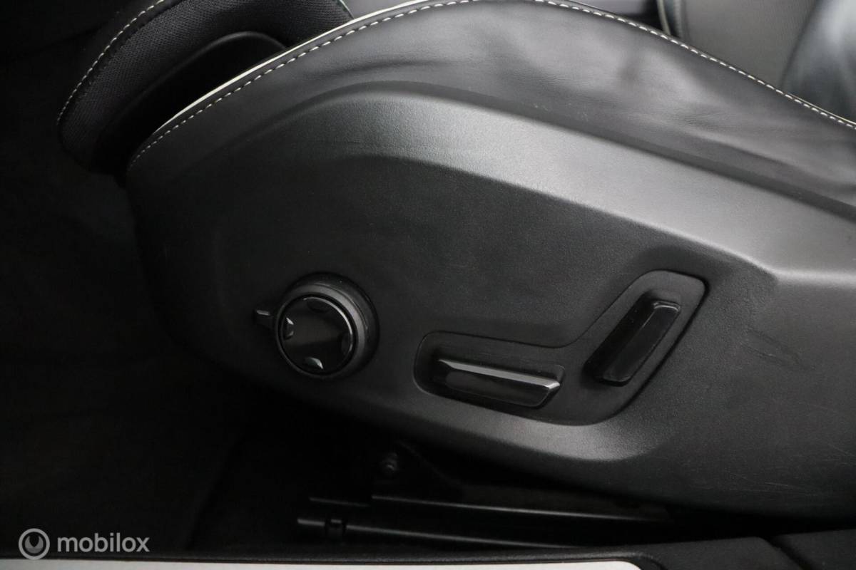 Volvo V60 Volvo V60 2.0 B4 Plus Dark | Adaptive Cruise | BLISS | 360 Camera | Verwarmbare voorstoelen stuurwiel & Voorruit | Privacy Glass | Contour stoelen
