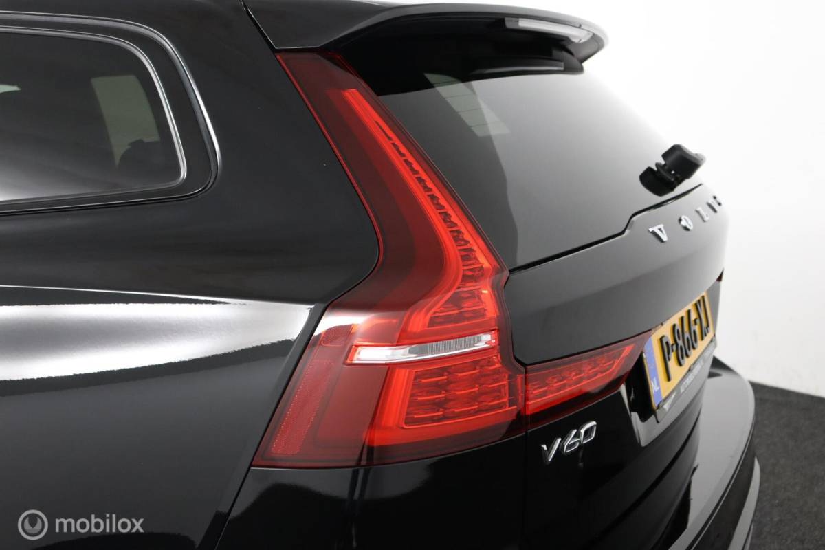 Volvo V60 Volvo V60 2.0 B4 Plus Dark | Adaptive Cruise | BLISS | 360 Camera | Verwarmbare voorstoelen stuurwiel & Voorruit | Privacy Glass | Contour stoelen