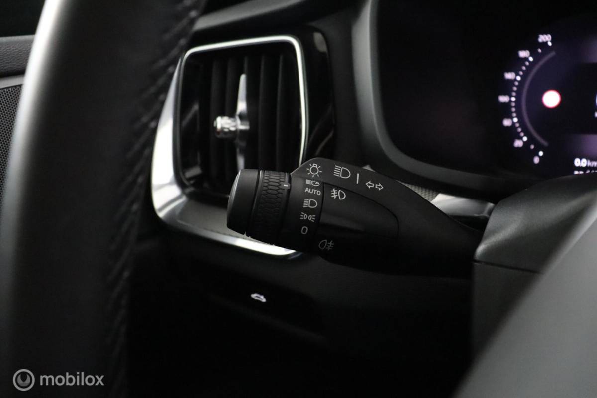 Volvo V60 Volvo V60 2.0 B4 Plus Dark | Adaptive Cruise | BLISS | 360 Camera | Verwarmbare voorstoelen stuurwiel & Voorruit | Privacy Glass | Contour stoelen