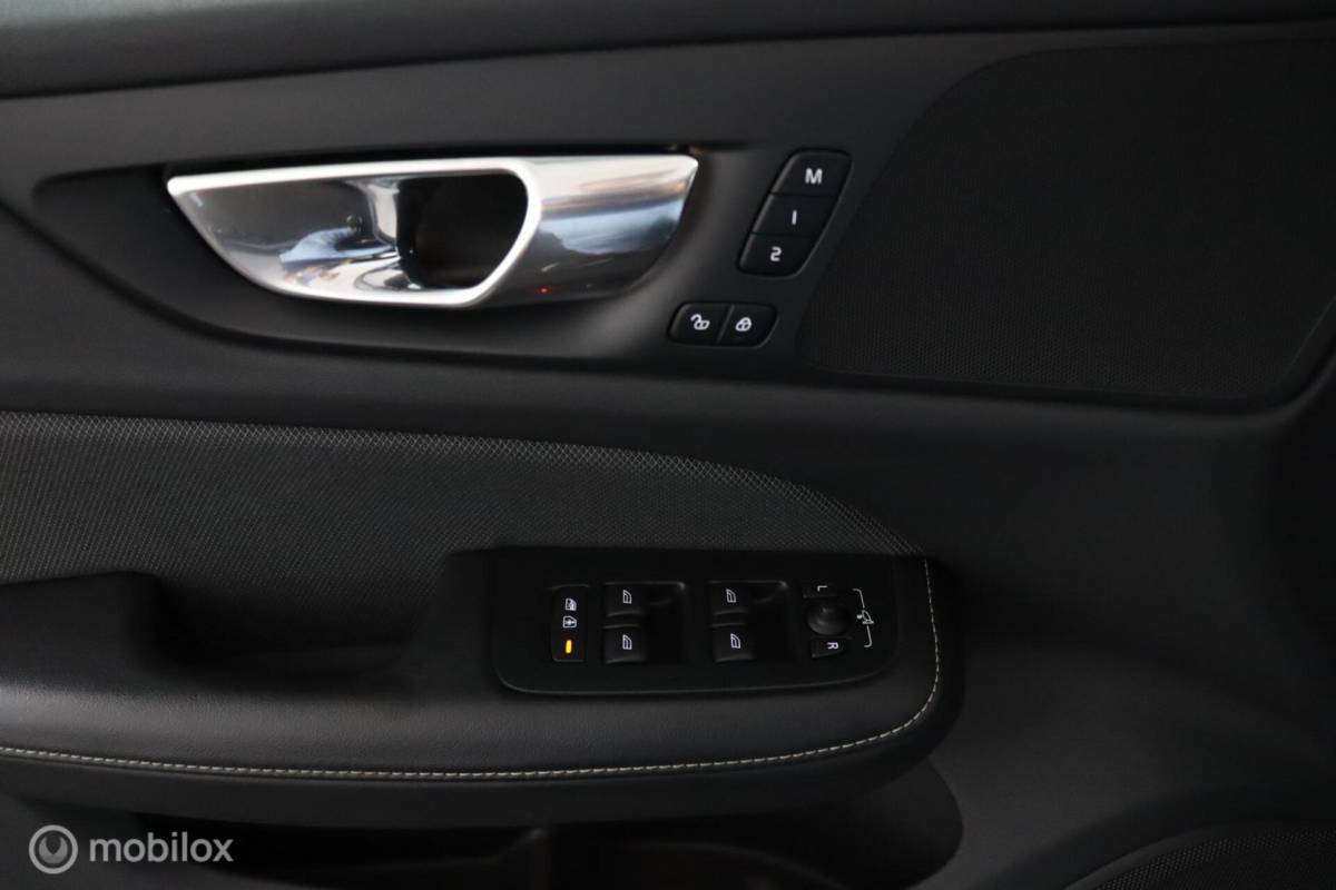 Volvo V60 Volvo V60 2.0 B4 Plus Dark | Adaptive Cruise | BLISS | 360 Camera | Verwarmbare voorstoelen stuurwiel & Voorruit | Privacy Glass | Contour stoelen