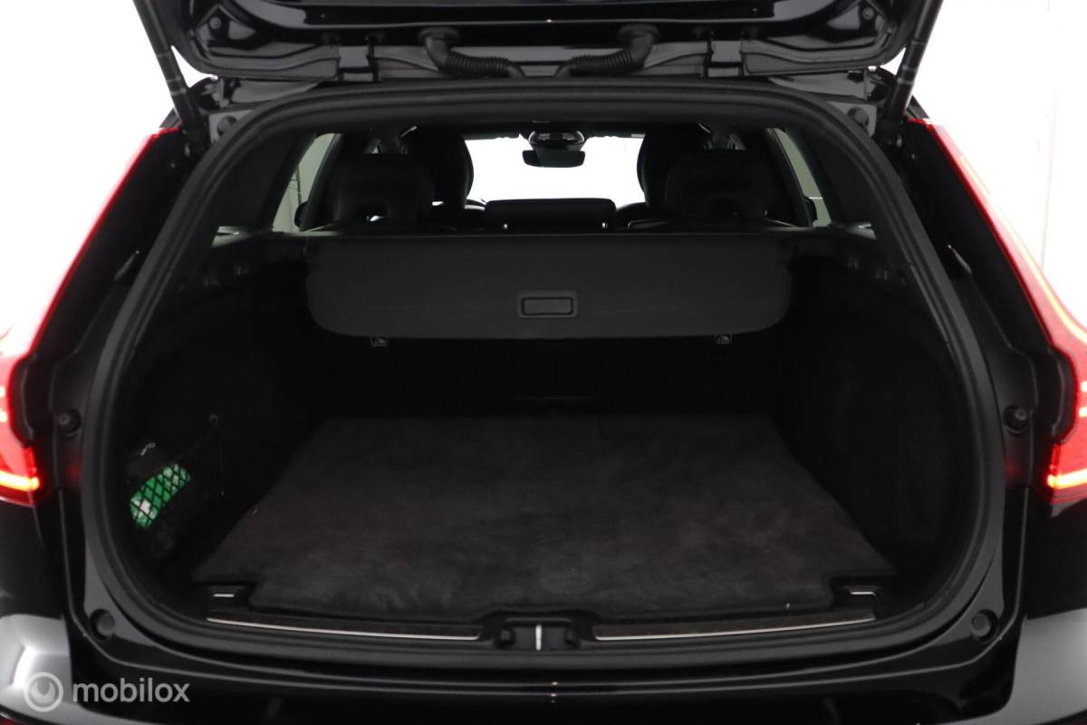 Volvo V60 Volvo V60 2.0 B4 Plus Dark | Adaptive Cruise | BLISS | 360 Camera | Verwarmbare voorstoelen stuurwiel & Voorruit | Privacy Glass | Contour stoelen