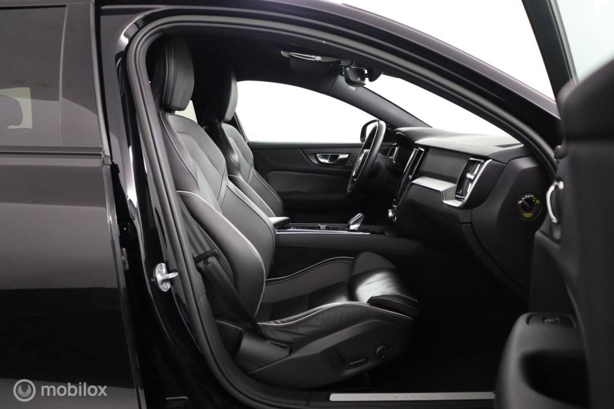 Volvo V60 Volvo V60 2.0 B4 Plus Dark | Adaptive Cruise | BLISS | 360 Camera | Verwarmbare voorstoelen stuurwiel & Voorruit | Privacy Glass | Contour stoelen