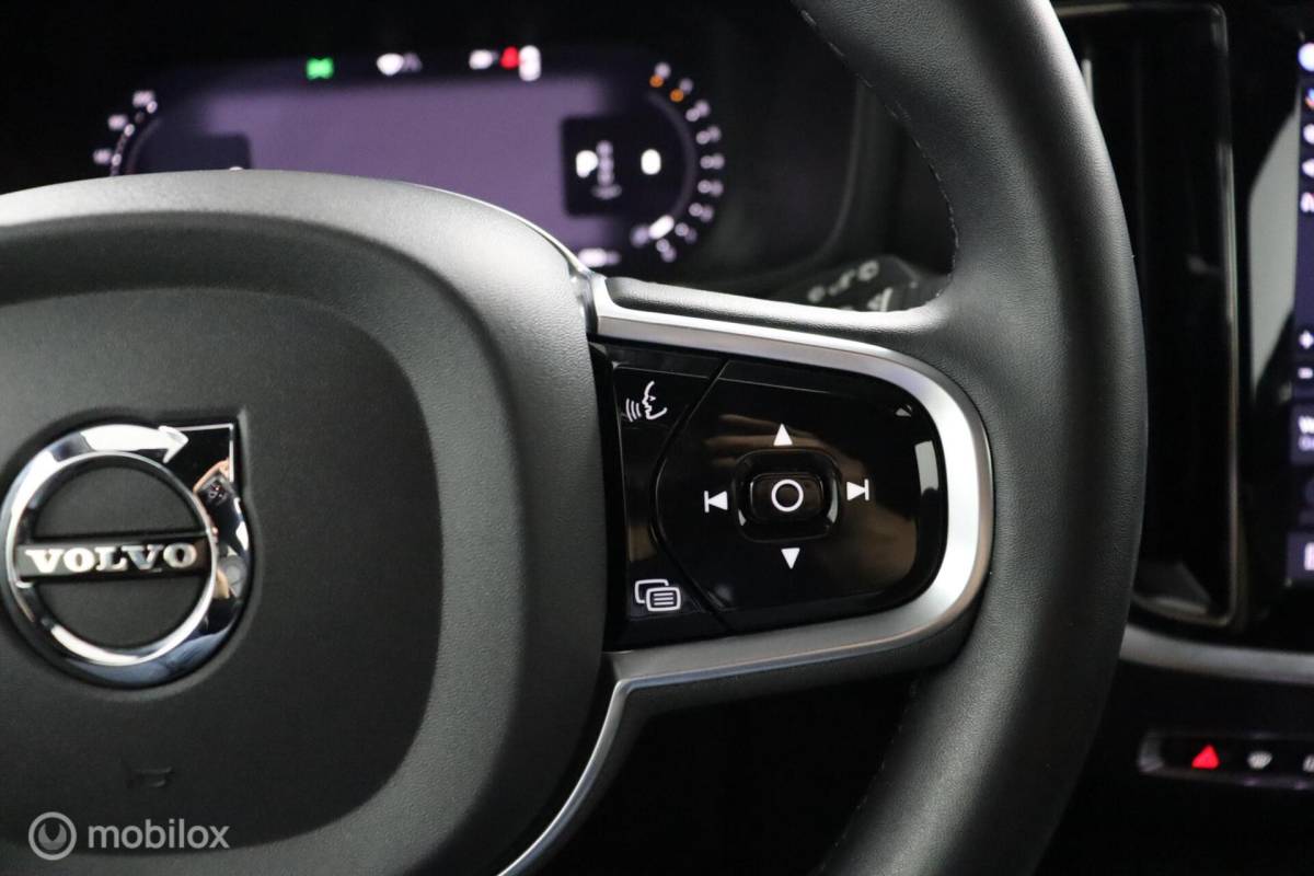 Volvo V60 Volvo V60 2.0 B4 Plus Dark | Adaptive Cruise | BLISS | 360 Camera | Verwarmbare voorstoelen stuurwiel & Voorruit | Privacy Glass | Contour stoelen