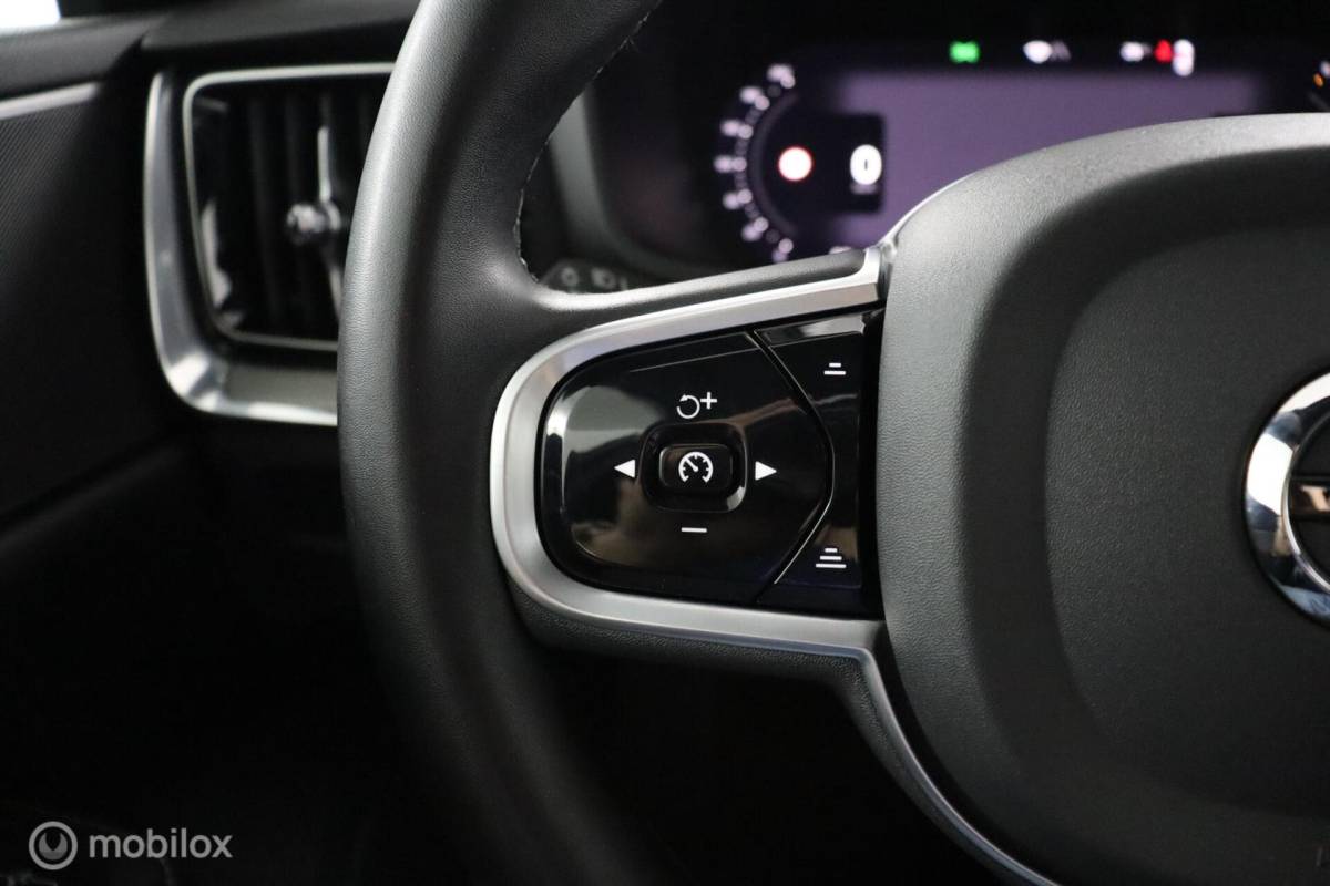 Volvo V60 Volvo V60 2.0 B4 Plus Dark | Adaptive Cruise | BLISS | 360 Camera | Verwarmbare voorstoelen stuurwiel & Voorruit | Privacy Glass | Contour stoelen