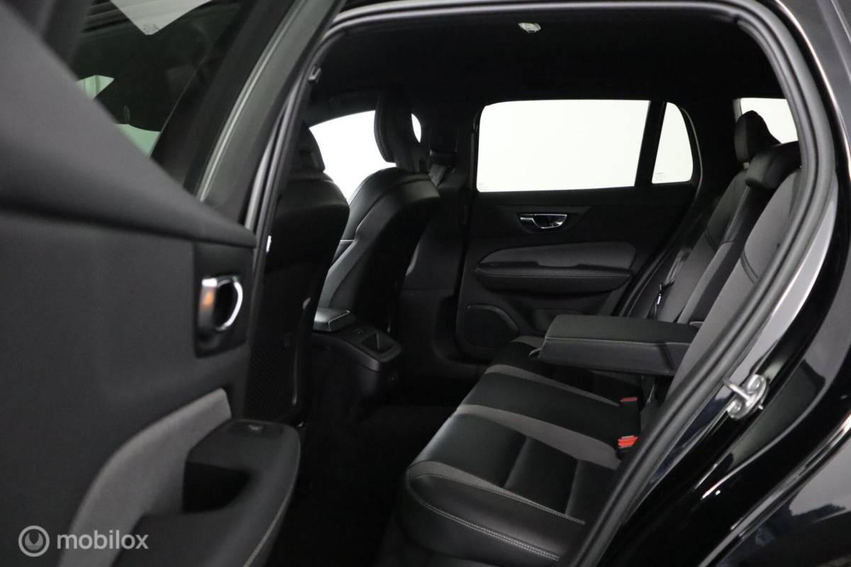 Volvo V60 Volvo V60 2.0 B4 Plus Dark | Adaptive Cruise | BLISS | 360 Camera | Verwarmbare voorstoelen stuurwiel & Voorruit | Privacy Glass | Contour stoelen
