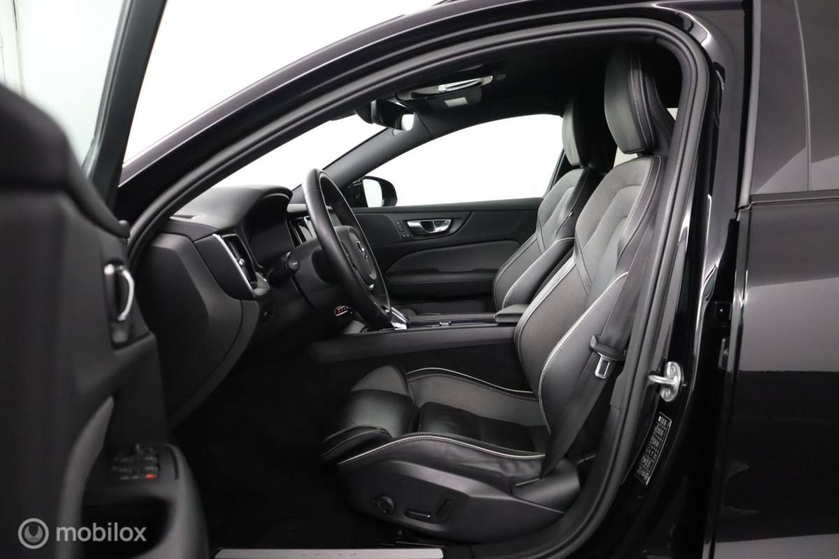 Volvo V60 Volvo V60 2.0 B4 Plus Dark | Adaptive Cruise | BLISS | 360 Camera | Verwarmbare voorstoelen stuurwiel & Voorruit | Privacy Glass | Contour stoelen