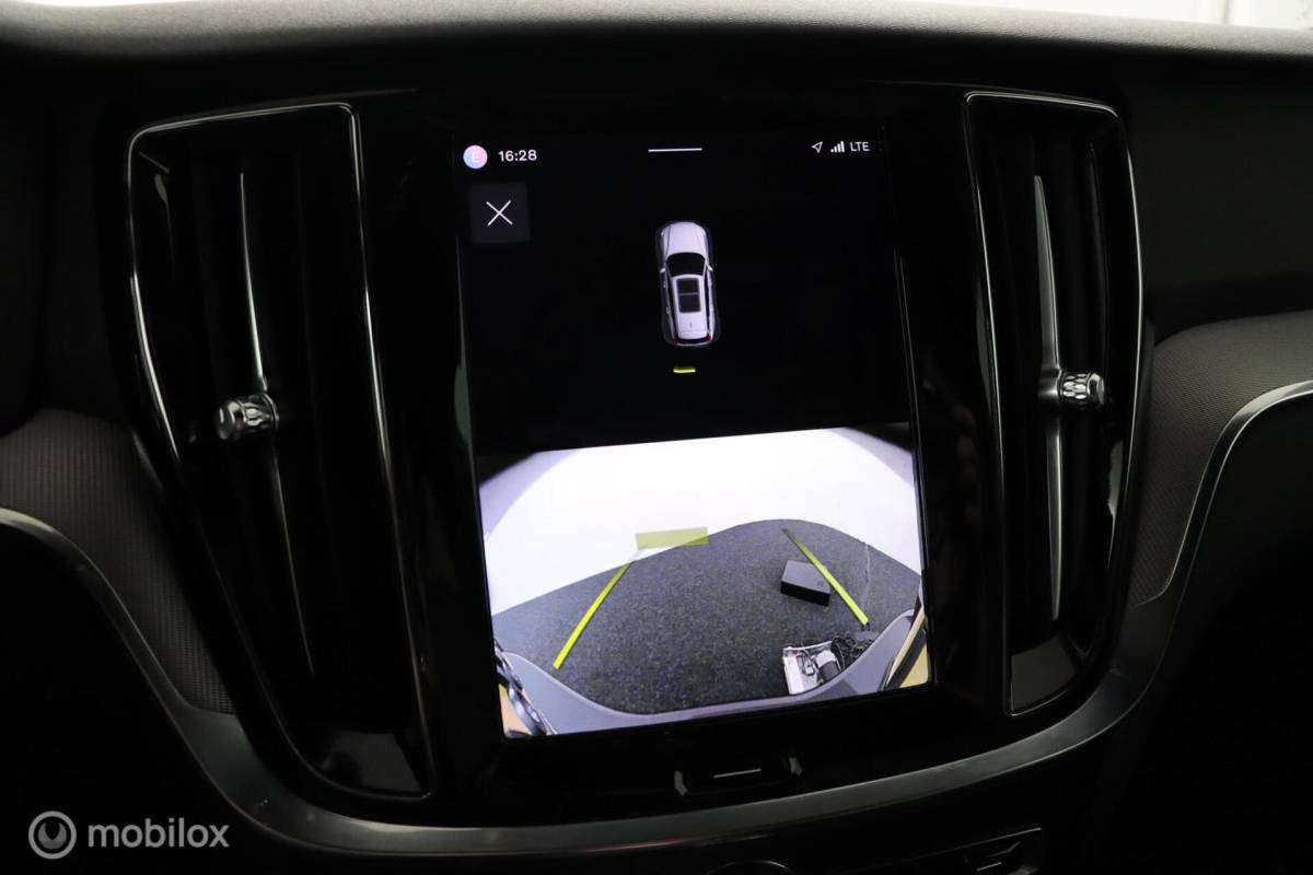Volvo V60 Volvo V60 2.0 B4 Plus Dark | Adaptive Cruise | BLISS | 360 Camera | Verwarmbare voorstoelen stuurwiel & Voorruit | Privacy Glass | Contour stoelen