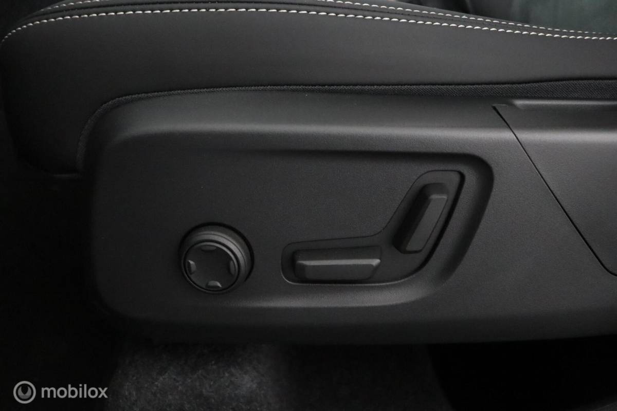 Volvo XC40 Volvo XC40 2.0 B4 Plus Black Edition |Lounge Pakket | Panoramadak | BLISS | Adaptive Cruise | Pilot Assist