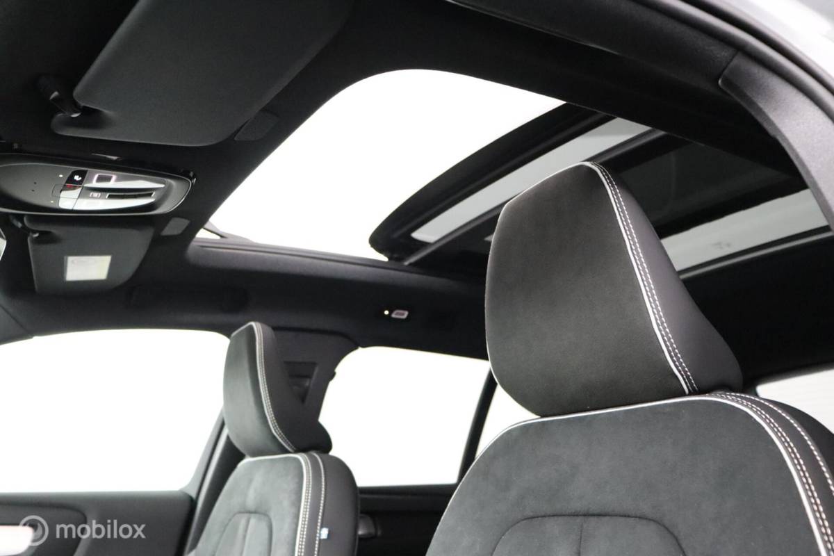 Volvo XC40 Volvo XC40 2.0 B4 Plus Black Edition |Lounge Pakket | Panoramadak | BLISS | Adaptive Cruise | Pilot Assist