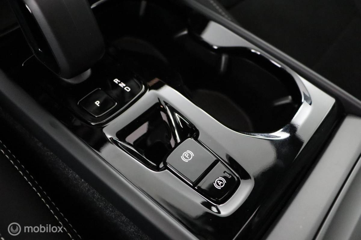 Volvo XC40 Volvo XC40 2.0 B4 Plus Black Edition |Lounge Pakket | Panoramadak | BLISS | Adaptive Cruise | Pilot Assist
