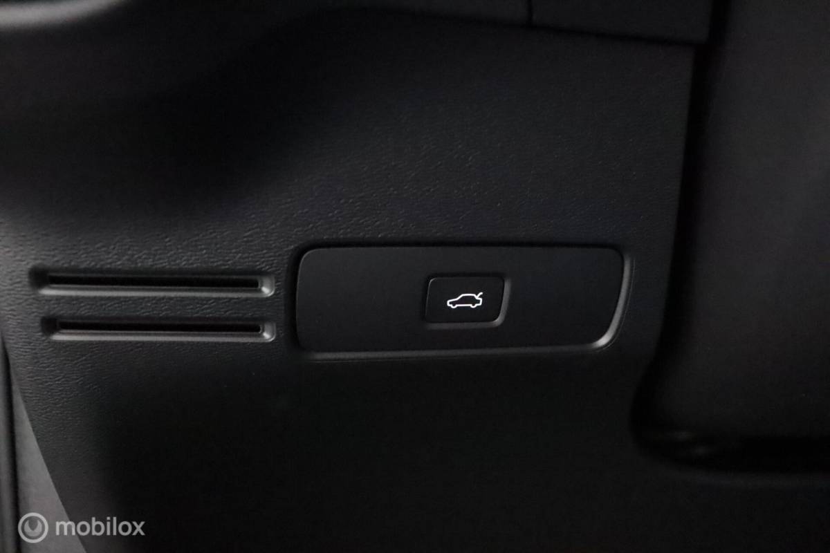 Volvo XC40 Volvo XC40 2.0 B4 Plus Black Edition |Lounge Pakket | Panoramadak | BLISS | Adaptive Cruise | Pilot Assist