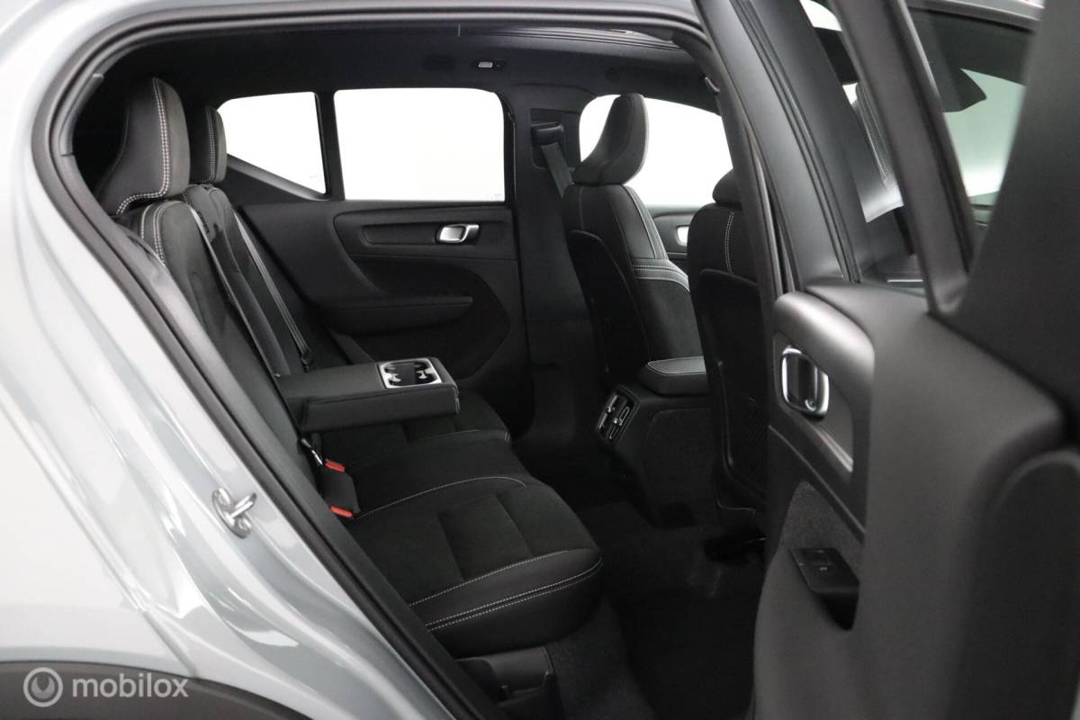 Volvo XC40 Volvo XC40 2.0 B4 Plus Black Edition |Lounge Pakket | Panoramadak | BLISS | Adaptive Cruise | Pilot Assist
