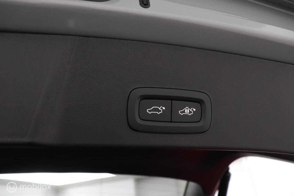 Volvo XC40 Volvo XC40 2.0 B4 Plus Black Edition |Lounge Pakket | Panoramadak | BLISS | Adaptive Cruise | Pilot Assist