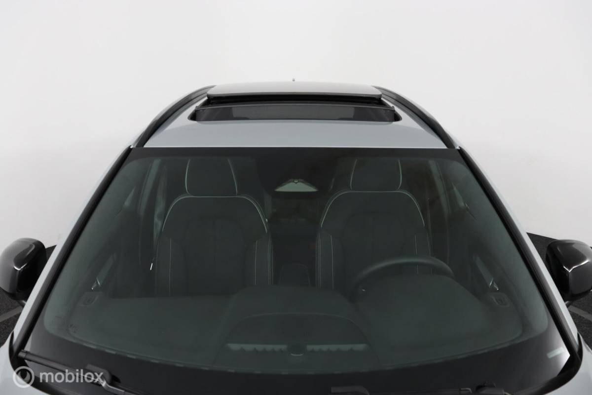 Volvo XC40 Volvo XC40 2.0 B4 Plus Black Edition |Lounge Pakket | Panoramadak | BLISS | Adaptive Cruise | Pilot Assist