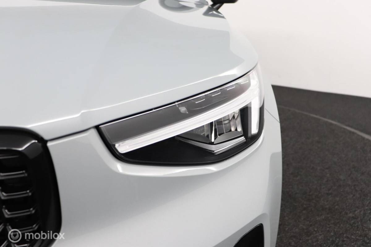 Volvo XC40 Volvo XC40 2.0 B4 Plus Black Edition |Lounge Pakket | Panoramadak | BLISS | Adaptive Cruise | Pilot Assist