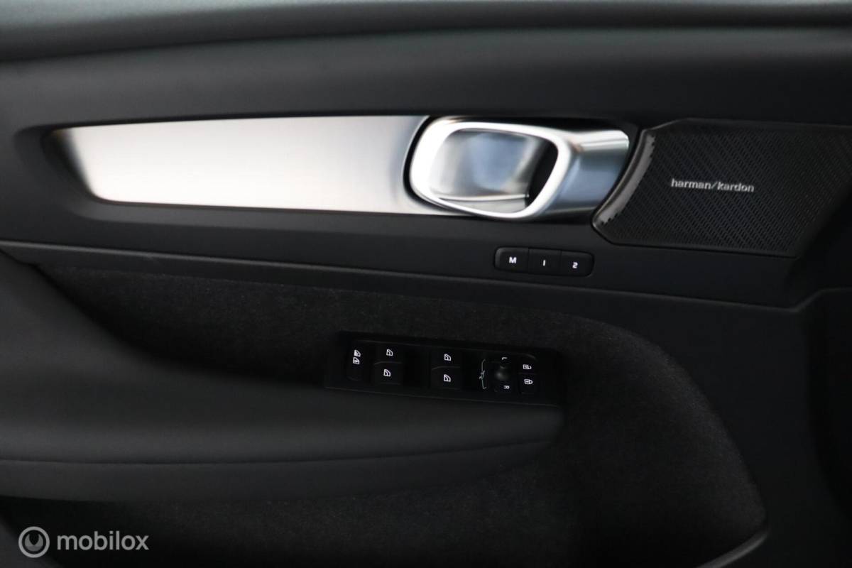 Volvo XC40 Volvo XC40 2.0 B4 Plus Black Edition |Lounge Pakket | Panoramadak | BLISS | Adaptive Cruise | Pilot Assist