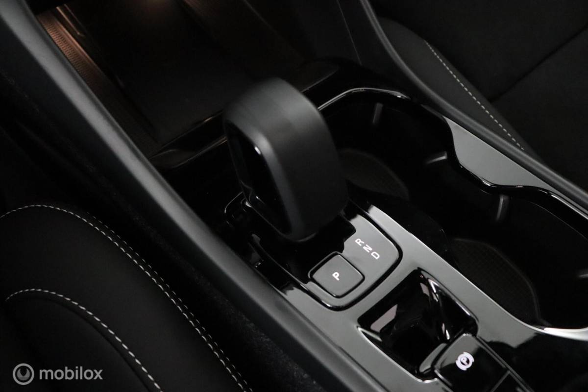 Volvo XC40 Volvo XC40 2.0 B4 Plus Black Edition |Lounge Pakket | Panoramadak | BLISS | Adaptive Cruise | Pilot Assist