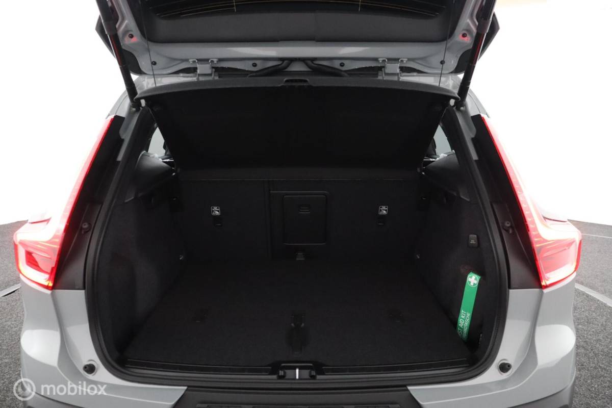 Volvo XC40 Volvo XC40 2.0 B4 Plus Black Edition |Lounge Pakket | Panoramadak | BLISS | Adaptive Cruise | Pilot Assist