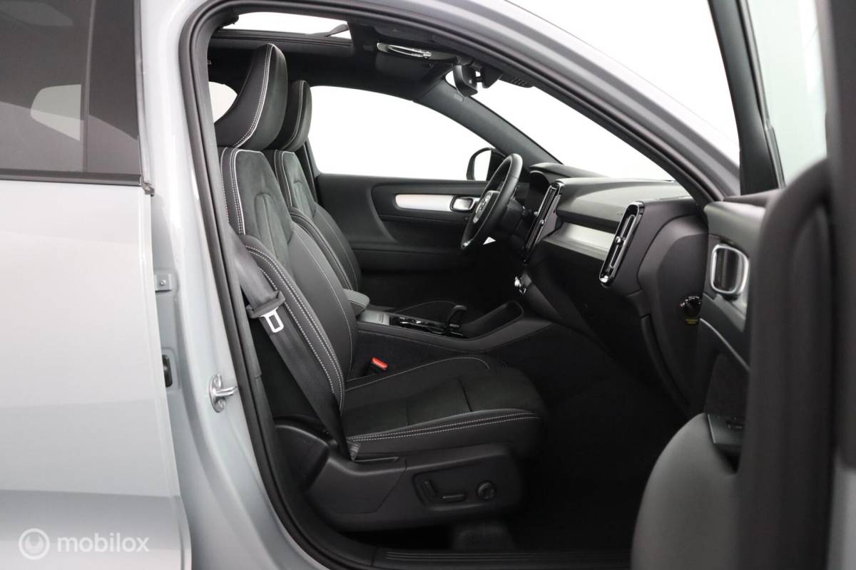 Volvo XC40 Volvo XC40 2.0 B4 Plus Black Edition |Lounge Pakket | Panoramadak | BLISS | Adaptive Cruise | Pilot Assist