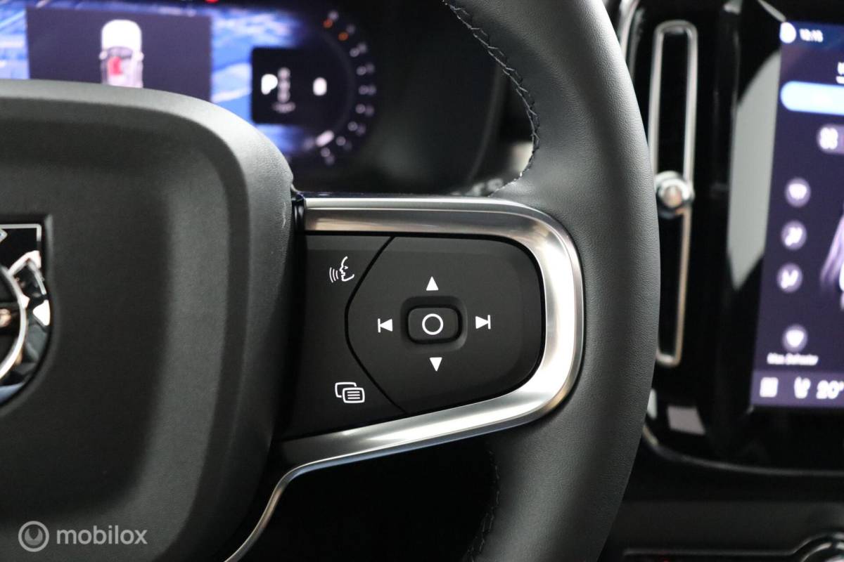 Volvo XC40 Volvo XC40 2.0 B4 Plus Black Edition |Lounge Pakket | Panoramadak | BLISS | Adaptive Cruise | Pilot Assist