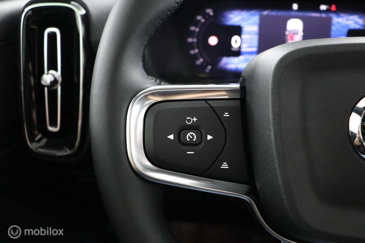 Volvo XC40 Volvo XC40 2.0 B4 Plus Black Edition |Lounge Pakket | Panoramadak | BLISS | Adaptive Cruise | Pilot Assist