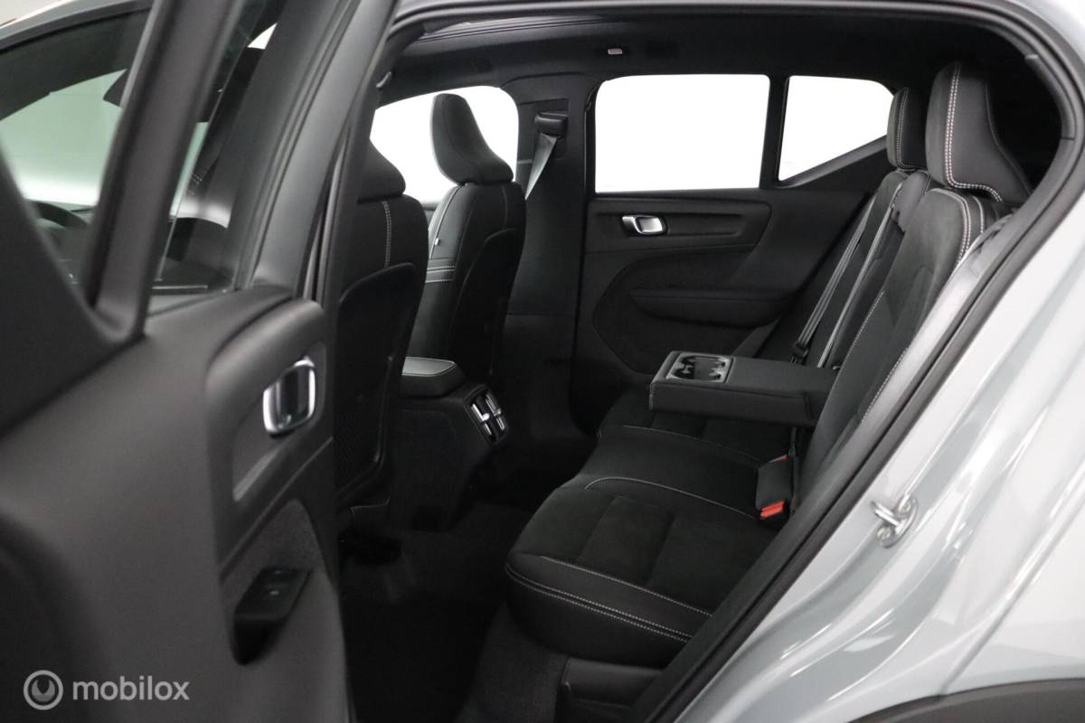 Volvo XC40 Volvo XC40 2.0 B4 Plus Black Edition |Lounge Pakket | Panoramadak | BLISS | Adaptive Cruise | Pilot Assist