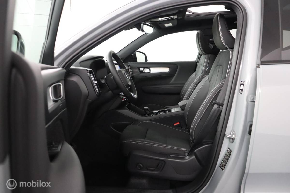 Volvo XC40 Volvo XC40 2.0 B4 Plus Black Edition |Lounge Pakket | Panoramadak | BLISS | Adaptive Cruise | Pilot Assist