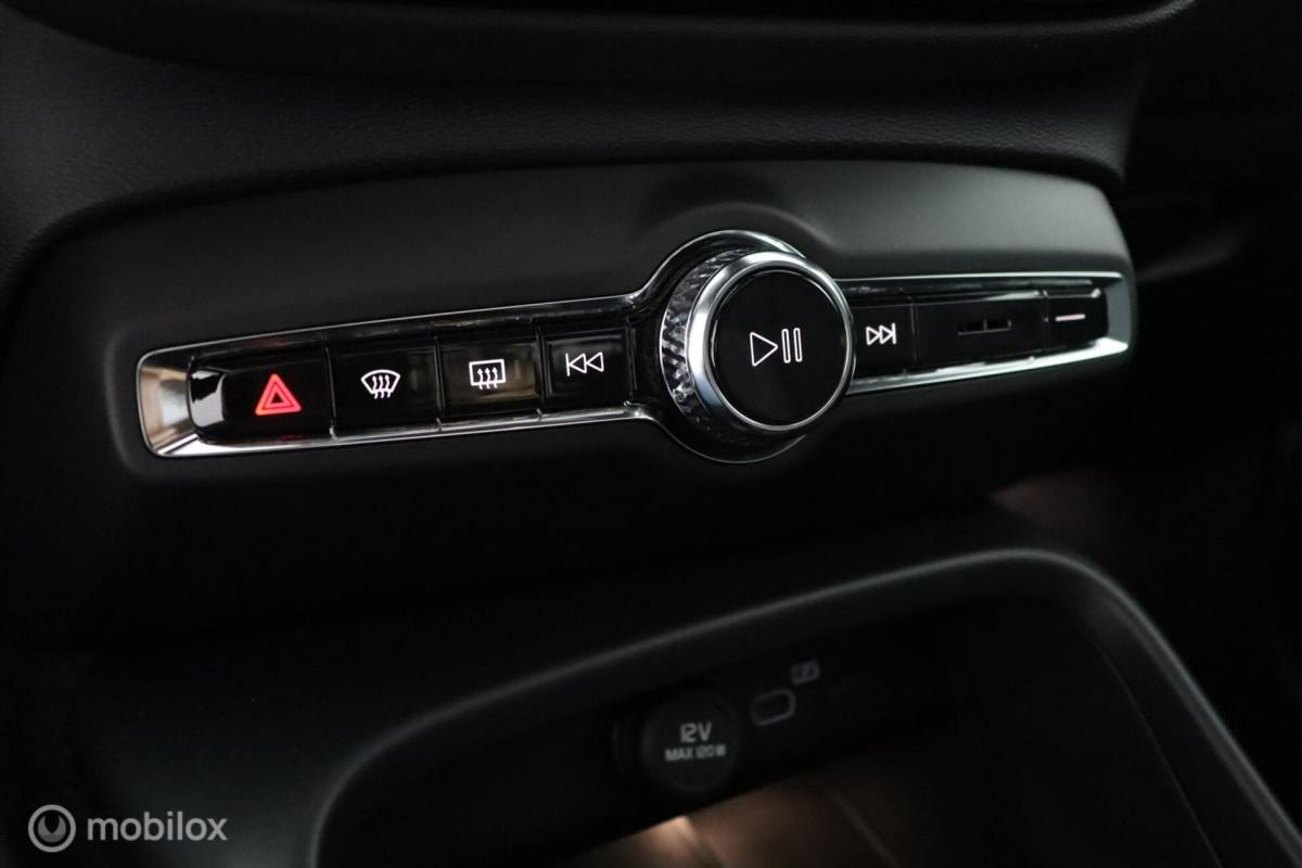 Volvo XC40 Volvo XC40 2.0 B4 Plus Black Edition |Lounge Pakket | Panoramadak | BLISS | Adaptive Cruise | Pilot Assist