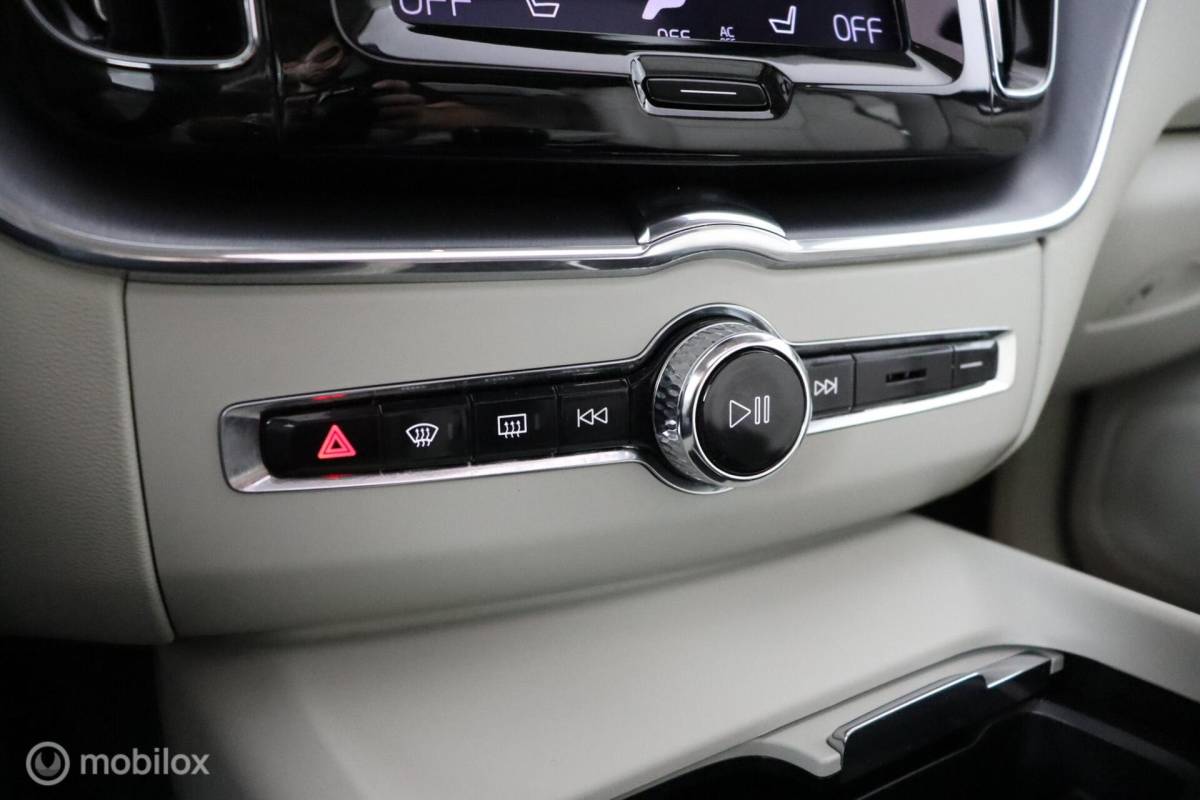 Volvo XC60 Volvo XC60 2.0 T6 AWD Momentum | Keyless | BLISS | Verwarmbare stoelen & Stuurwiel | Harman Kardon | Camera