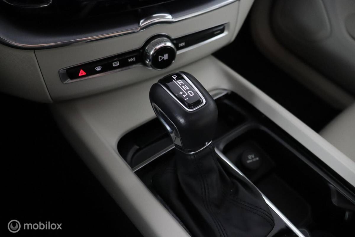 Volvo XC60 Volvo XC60 2.0 T6 AWD Momentum | Keyless | BLISS | Verwarmbare stoelen & Stuurwiel | Harman Kardon | Camera
