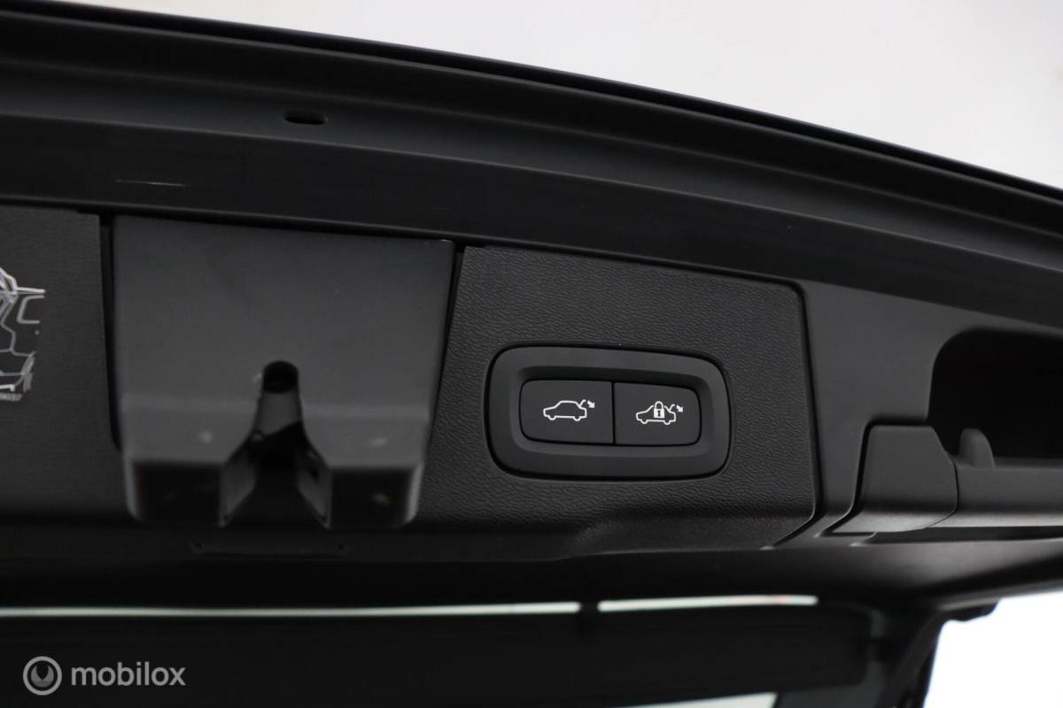 Volvo XC60 Volvo XC60 2.0 T6 AWD Momentum | Keyless | BLISS | Verwarmbare stoelen & Stuurwiel | Harman Kardon | Camera
