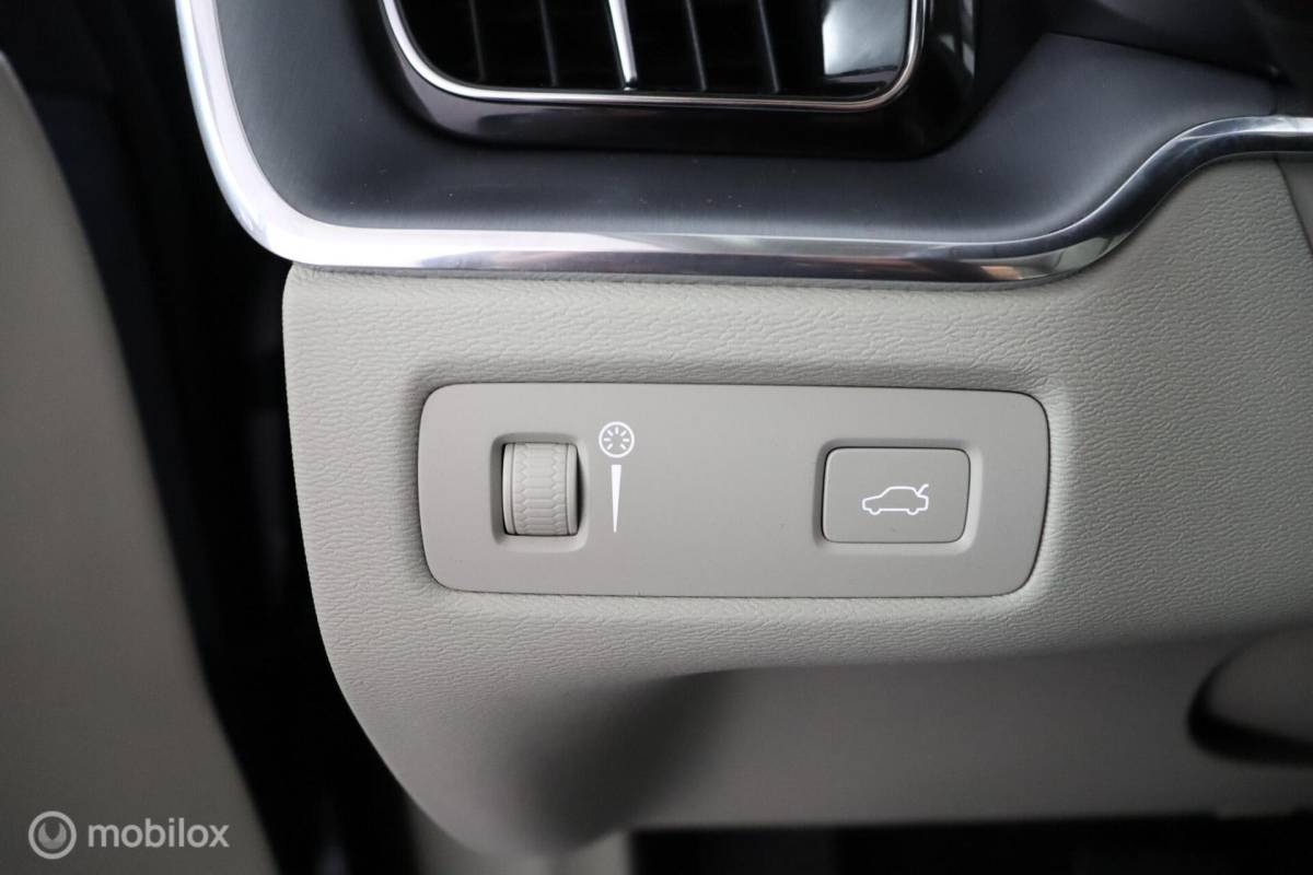 Volvo XC60 Volvo XC60 2.0 T6 AWD Momentum | Keyless | BLISS | Verwarmbare stoelen & Stuurwiel | Harman Kardon | Camera