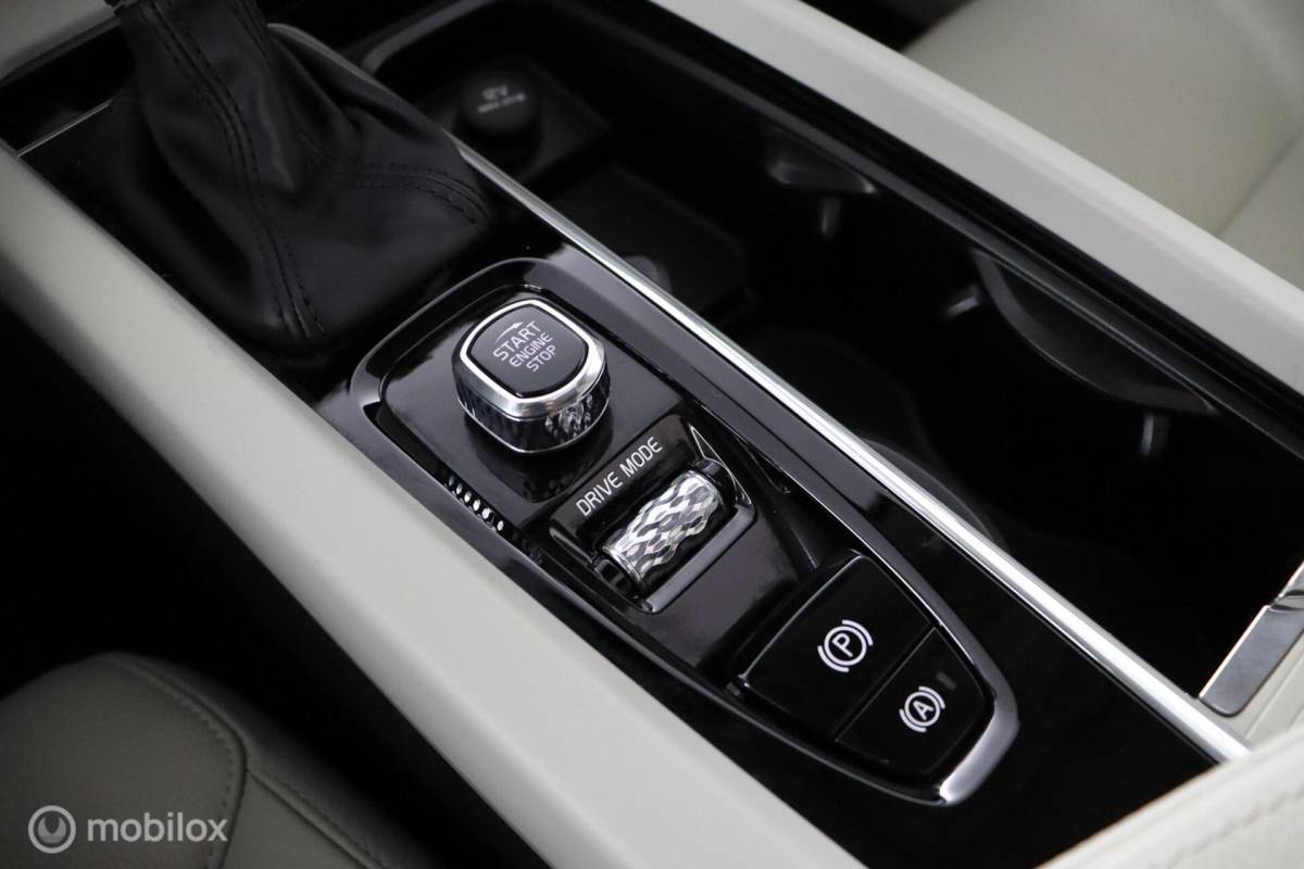 Volvo XC60 Volvo XC60 2.0 T6 AWD Momentum | Keyless | BLISS | Verwarmbare stoelen & Stuurwiel | Harman Kardon | Camera