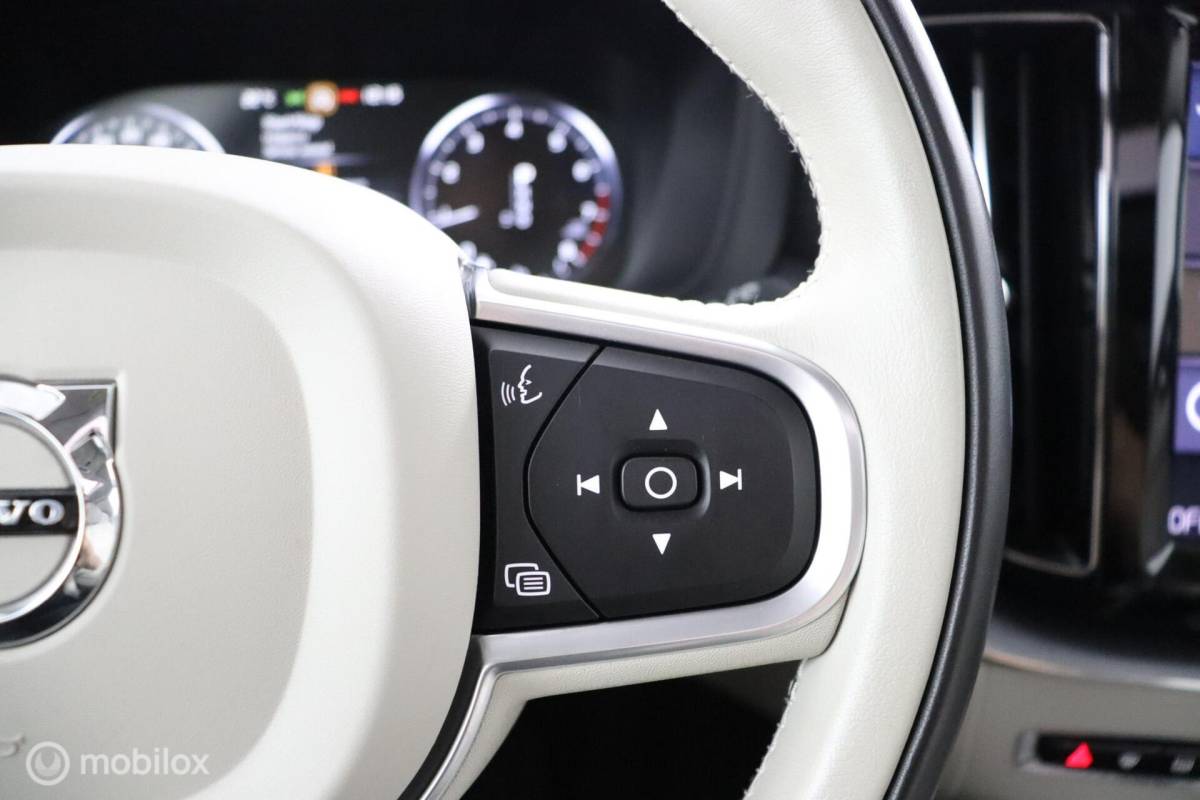 Volvo XC60 Volvo XC60 2.0 T6 AWD Momentum | Keyless | BLISS | Verwarmbare stoelen & Stuurwiel | Harman Kardon | Camera