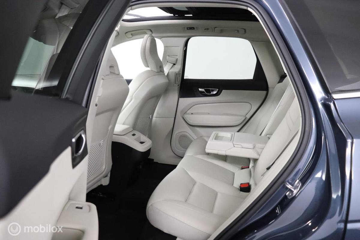Volvo XC60 Volvo XC60 2.0 T6 AWD Momentum | Keyless | BLISS | Verwarmbare stoelen & Stuurwiel | Harman Kardon | Camera