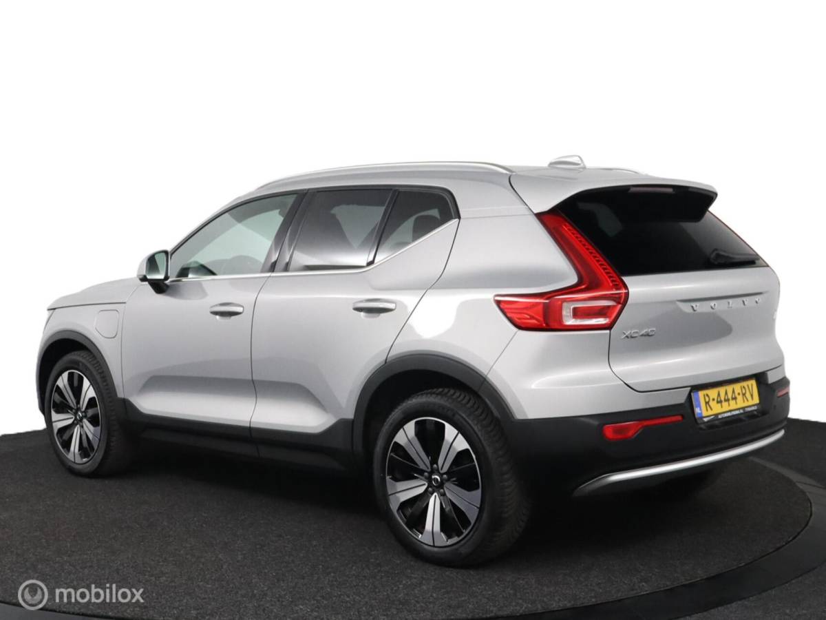 Volvo XC40 Volvo XC40 1.5 T4 Plug-in hybrid Core Bright | Camera | Stoel & Stuurwielverwarming | Privacy Glass | 19″ Velgen | All Season Banden | SOH 96,57%