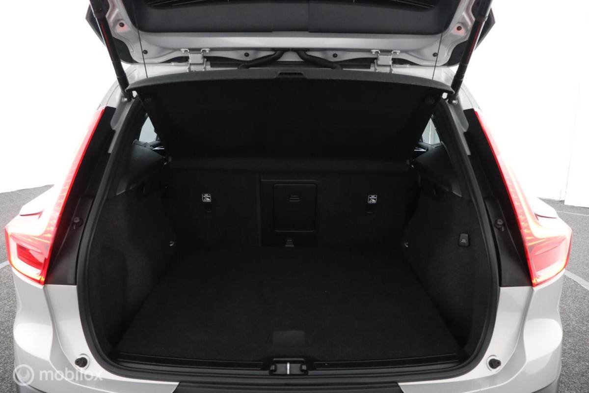 Volvo XC40 Volvo XC40 1.5 T4 Plug-in hybrid Core Bright | Camera | Stoel & Stuurwielverwarming | Privacy Glass | 19″ Velgen | All Season Banden | SOH 96,57%
