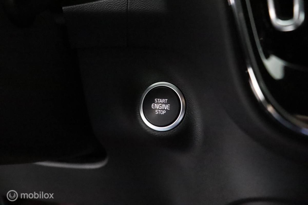 Volvo XC40 Volvo XC40 1.5 T4 Plug-in hybrid Core Bright | Camera | Stoel & Stuurwielverwarming | Privacy Glass | 19″ Velgen | All Season Banden | SOH 96,57%