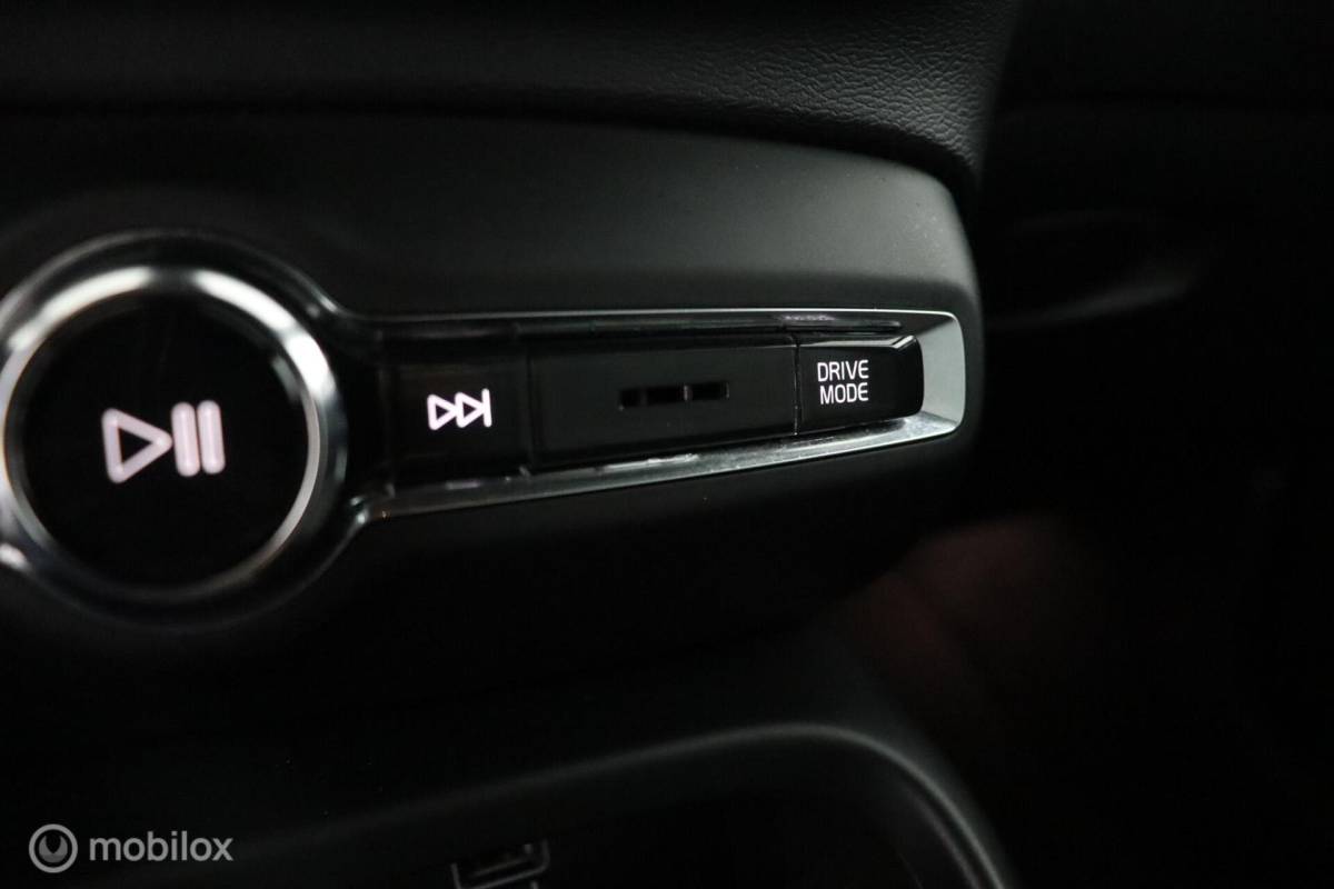 Volvo XC40 Volvo XC40 1.5 T4 Plug-in hybrid Core Bright | Camera | Stoel & Stuurwielverwarming | Privacy Glass | 19″ Velgen | All Season Banden | SOH 96,57%