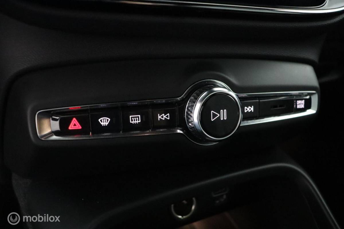 Volvo XC40 Volvo XC40 1.5 T4 Plug-in hybrid Core Bright | Camera | Stoel & Stuurwielverwarming | Privacy Glass | 19″ Velgen | All Season Banden | SOH 96,57%