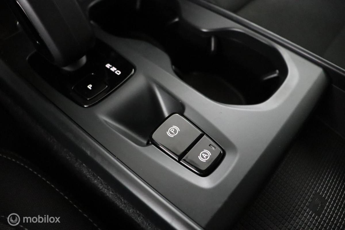 Volvo XC40 Volvo XC40 1.5 T4 Plug-in hybrid Core Bright | Camera | Stoel & Stuurwielverwarming | Privacy Glass | 19″ Velgen | All Season Banden | SOH 96,57%