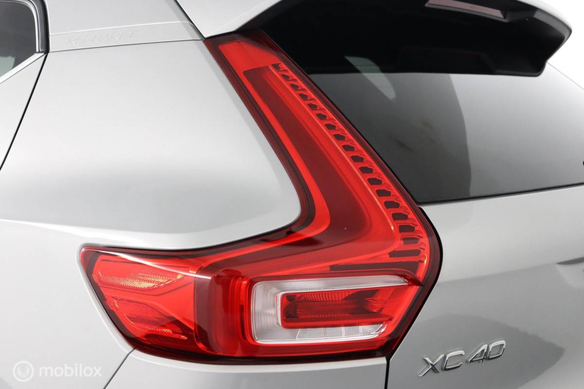 Volvo XC40 Volvo XC40 1.5 T4 Plug-in hybrid Core Bright | Camera | Stoel & Stuurwielverwarming | Privacy Glass | 19″ Velgen | All Season Banden | SOH 96,57%