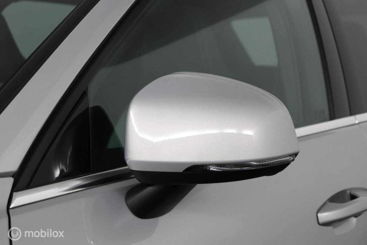 Volvo XC40 Volvo XC40 1.5 T4 Plug-in hybrid Core Bright | Camera | Stoel & Stuurwielverwarming | Privacy Glass | 19″ Velgen | All Season Banden | SOH 96,57%