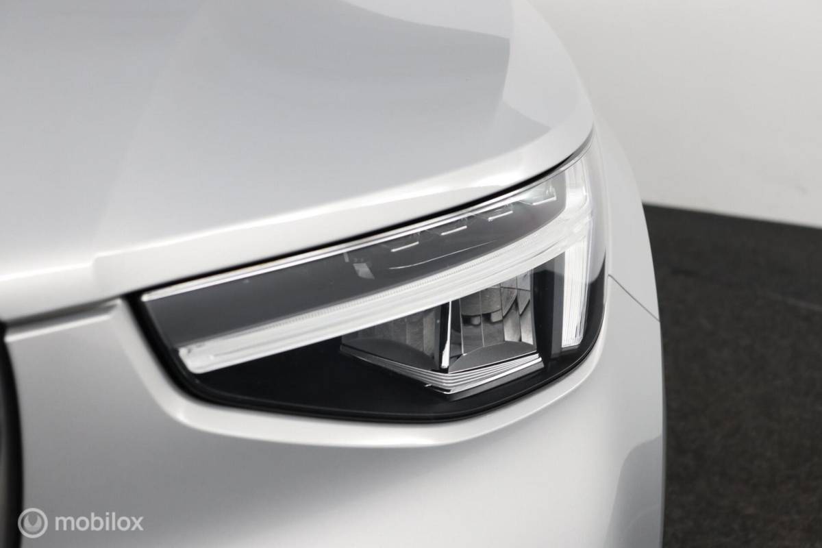 Volvo XC40 Volvo XC40 1.5 T4 Plug-in hybrid Core Bright | Camera | Stoel & Stuurwielverwarming | Privacy Glass | 19″ Velgen | All Season Banden | SOH 96,57%