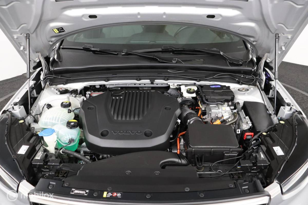Volvo XC40 Volvo XC40 1.5 T4 Plug-in hybrid Core Bright | Camera | Stoel & Stuurwielverwarming | Privacy Glass | 19″ Velgen | All Season Banden | SOH 96,57%