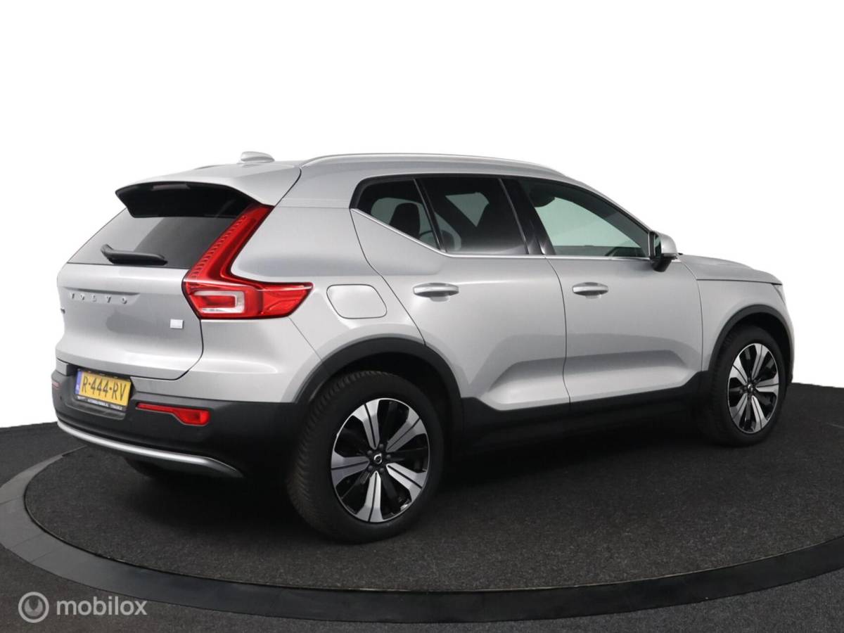 Volvo XC40 Volvo XC40 1.5 T4 Plug-in hybrid Core Bright | Camera | Stoel & Stuurwielverwarming | Privacy Glass | 19″ Velgen | All Season Banden | SOH 96,57%