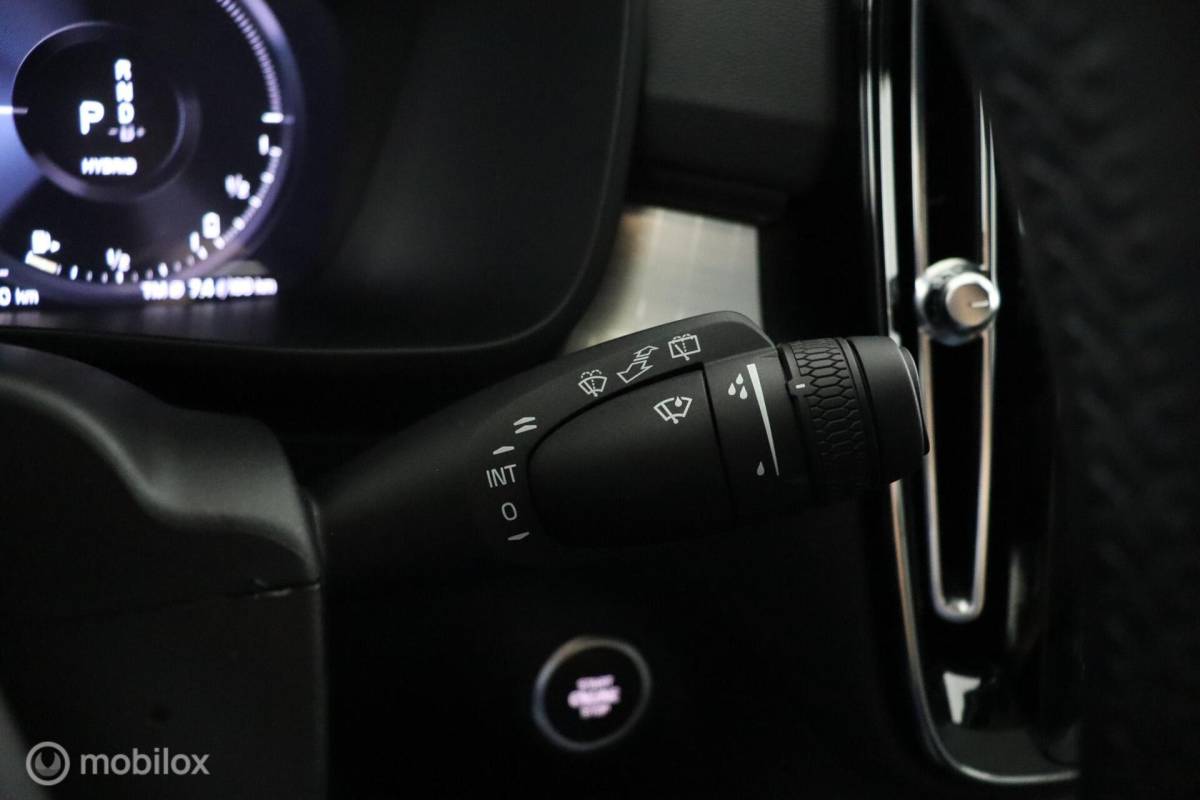 Volvo XC40 Volvo XC40 1.5 T4 Plug-in hybrid Core Bright | Camera | Stoel & Stuurwielverwarming | Privacy Glass | 19″ Velgen | All Season Banden | SOH 96,57%
