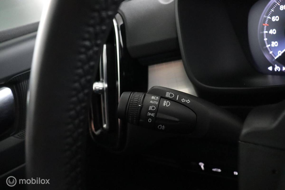Volvo XC40 Volvo XC40 1.5 T4 Plug-in hybrid Core Bright | Camera | Stoel & Stuurwielverwarming | Privacy Glass | 19″ Velgen | All Season Banden | SOH 96,57%