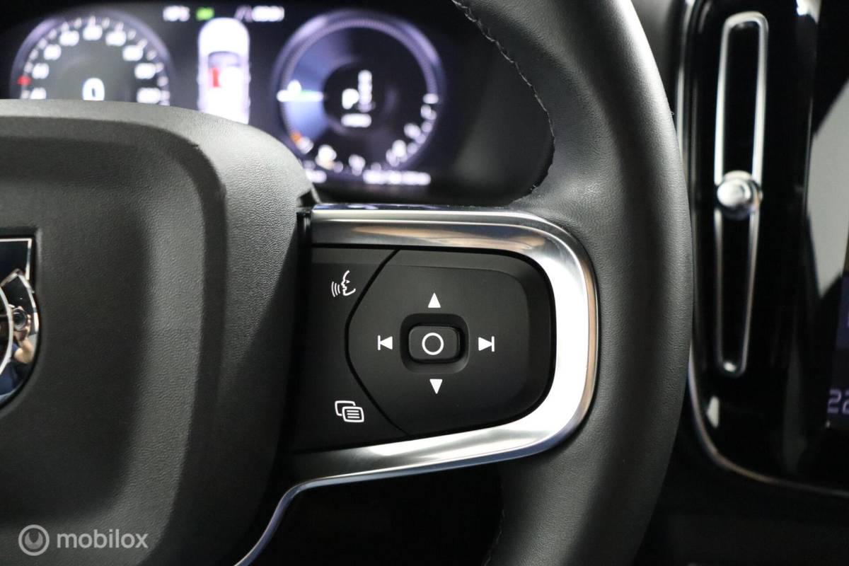 Volvo XC40 Volvo XC40 1.5 T4 Plug-in hybrid Core Bright | Camera | Stoel & Stuurwielverwarming | Privacy Glass | 19″ Velgen | All Season Banden | SOH 96,57%